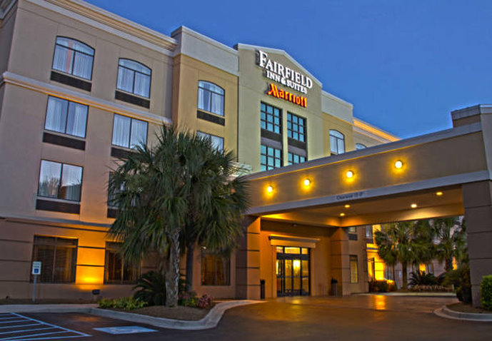 Fairfield Inn & Suites by Marriott Charleston Airport / Conven