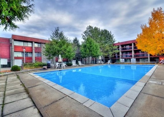 Ramada by Wyndham Pinewood Park Resort North Bay
