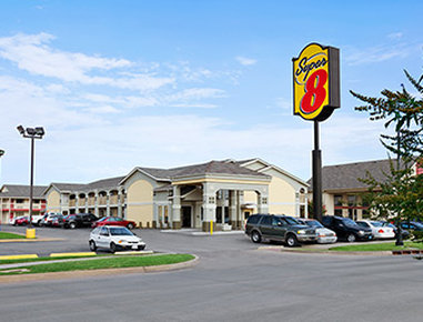Super 8 by Wyndham Oklahoma Airport Fairgrounds West
