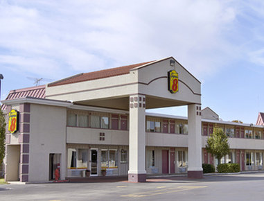 Super 8 by Wyndham Oklahoma / Frontier City
