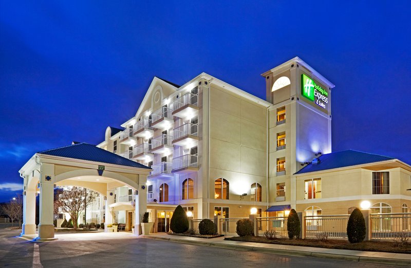 Holiday Inn Express Hotel & Suites Asheville Biltmore Square