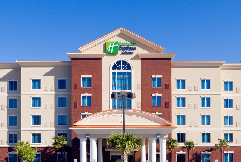 Holiday Inn Express & Suites Columbia Fort Jackson