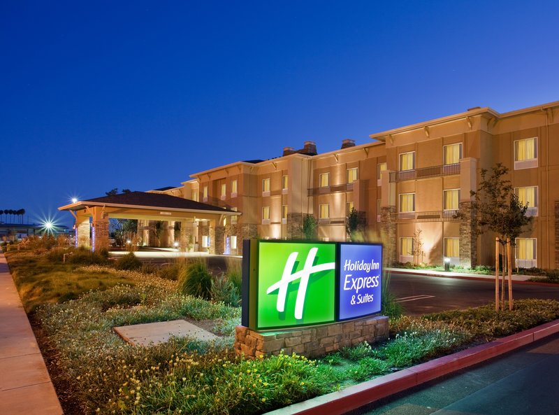 Holiday Inn Express & Suites Napa American Canyon