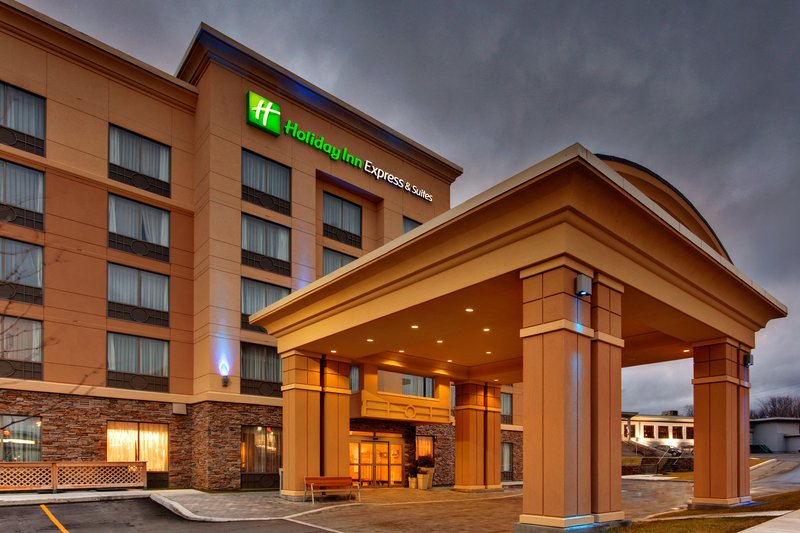 Holiday Inn Express & Suites Kingston Central