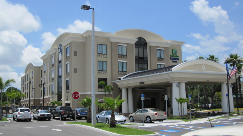 Holiday Inn Express & Suites Tampa USF Busch Gardens
