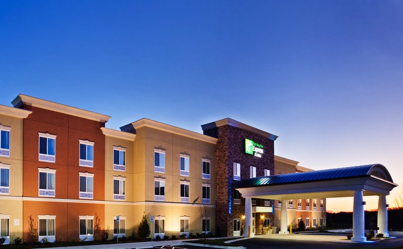 Holiday Inn Express & Suites Charlotte Southeast Matthews