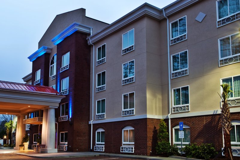 Holiday Inn Express & Suites Savannah Midtown