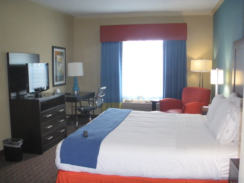 Holiday Inn Express & Suites North Kansas City