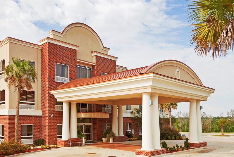 Holiday Inn Express Lucedale