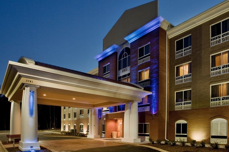 Holiday Inn Express Hotel & Suites Raleigh SW NC State