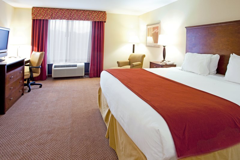 Holiday Inn Express Hotel & Suites Quincy I 10