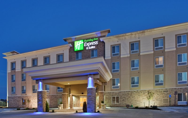 Holiday Inn Express Hotel & Suites TOPEKA NORTH