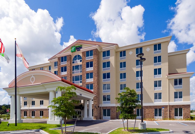 Holiday Inn Express Hotel & Suites Fort Myers East The Forum
