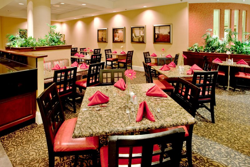 Holiday Inn Hotel & Suites Raleigh / Cary