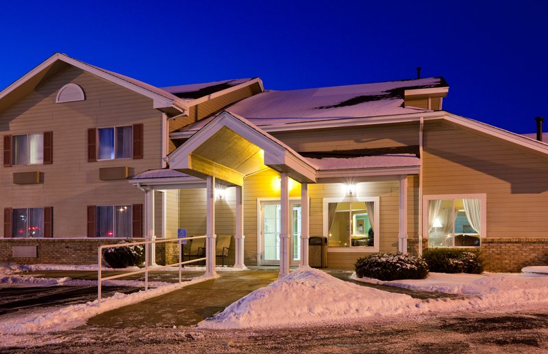 Country Inn & Suites by Radisson Northfield MN