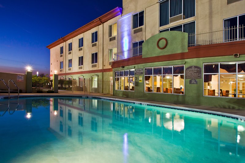 Holiday Inn Express Hotel & Suites LIVE OAK