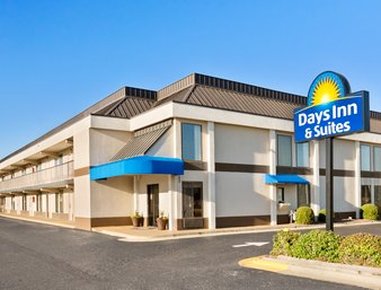 Days Inn & Suites by Wyndham Fort Bragg / Cross Creek Mall