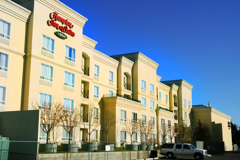 Hampton Inn & Suites by Hilton Calgary University Northwest