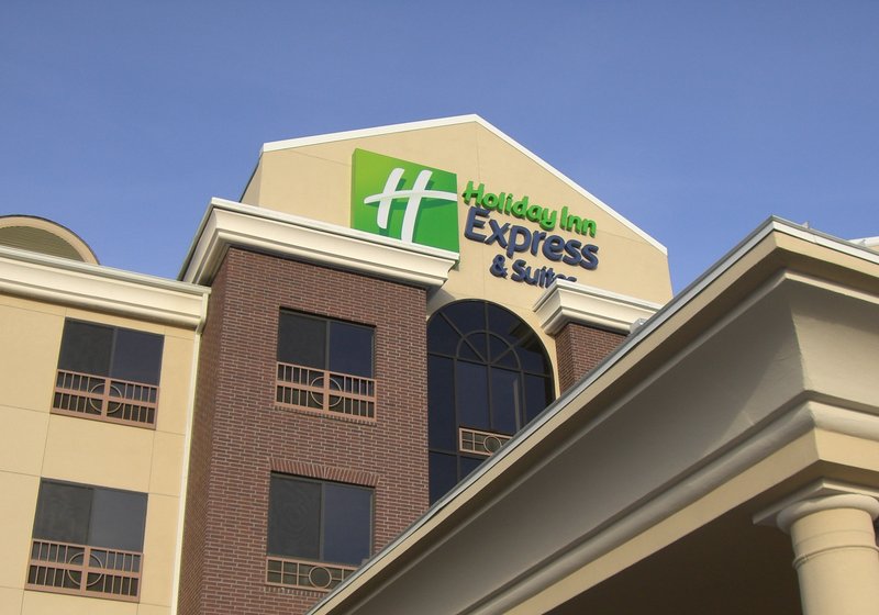 Holiday Inn Express & Suites Youngstown West Austintown