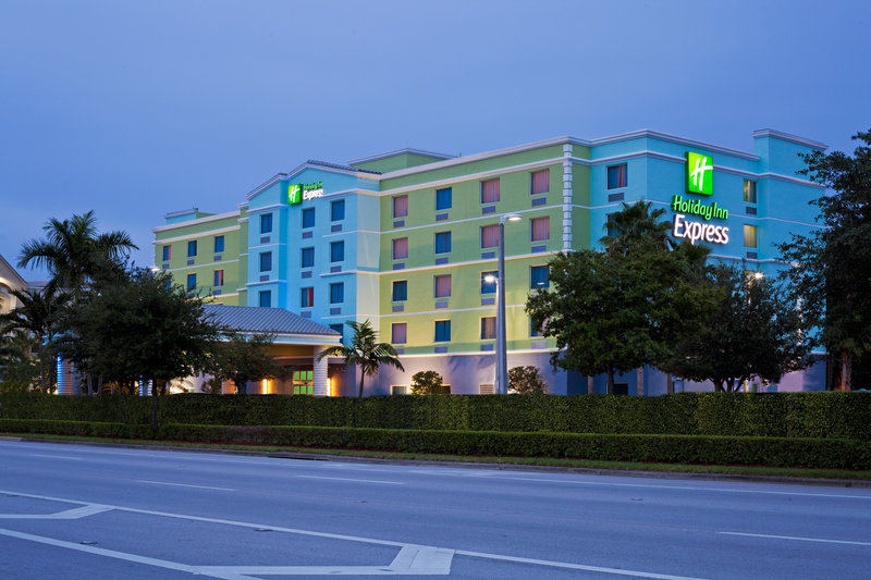 Holiday Inn Express Hotel & Suites Ft. Lauderdale Airport / Cru