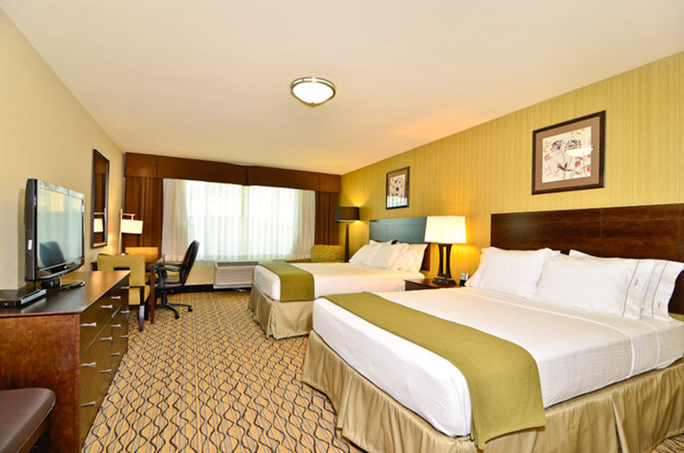 Holiday Inn Express & Suites Williston