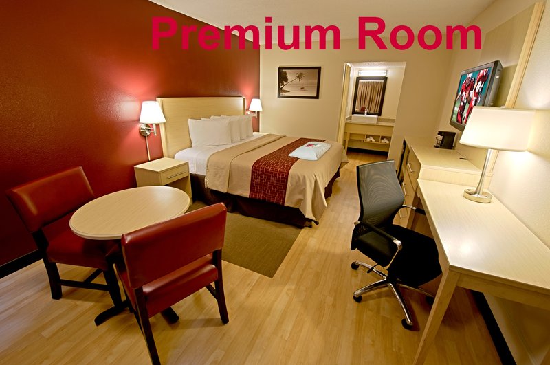 Red Roof Inn PLUS+ & Suites Naples Downtown 5th Ave S