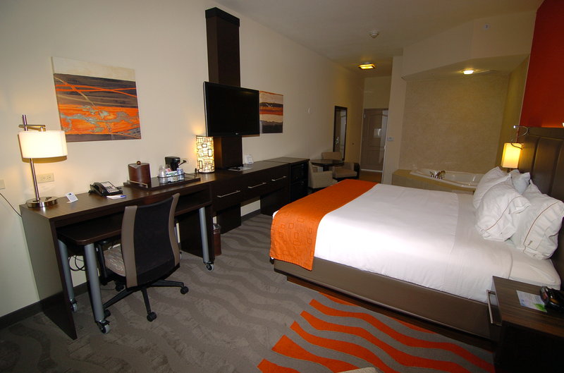 Holiday Inn Express & Suites Wichita Northwest