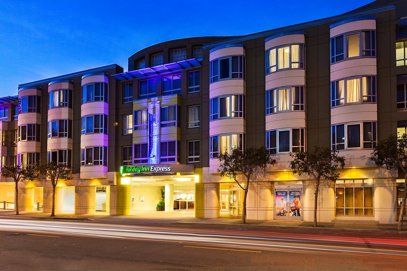 Holiday Inn Express & Suites Fishermans Wharf