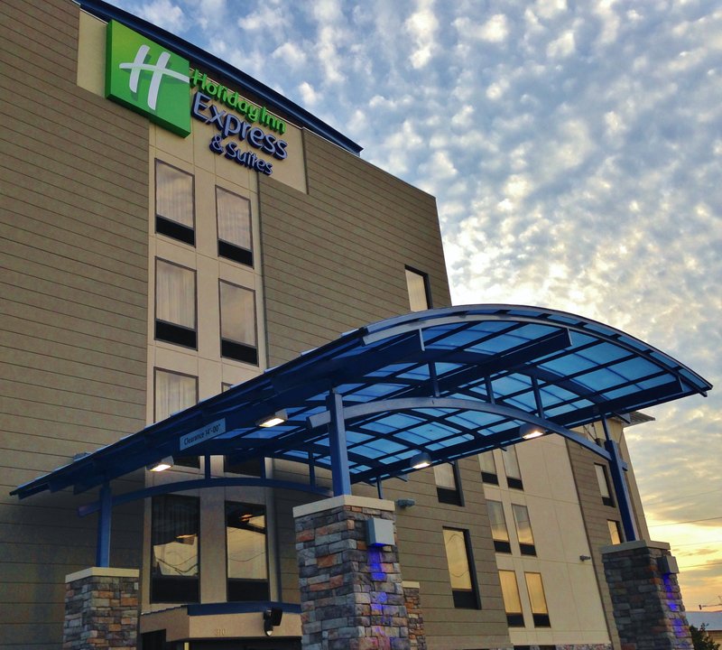 Holiday Inn Express & Suites Jackson Downtown Coliseum