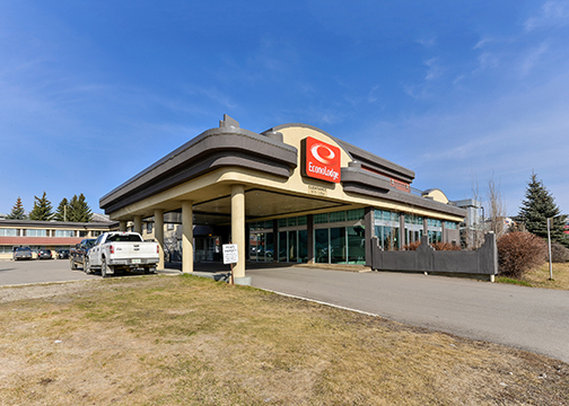 Super 8 by Wyndham Macleod Trail Calgary