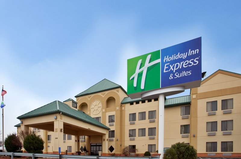 Holiday Inn Express & Suites St. Louis West Fenton