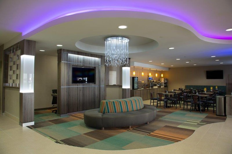 Holiday Inn Express & Suites DFW Grapevine