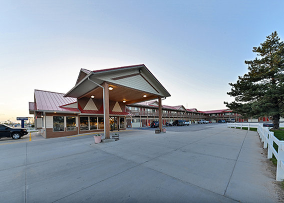 Econo Lodge Inn & Suites