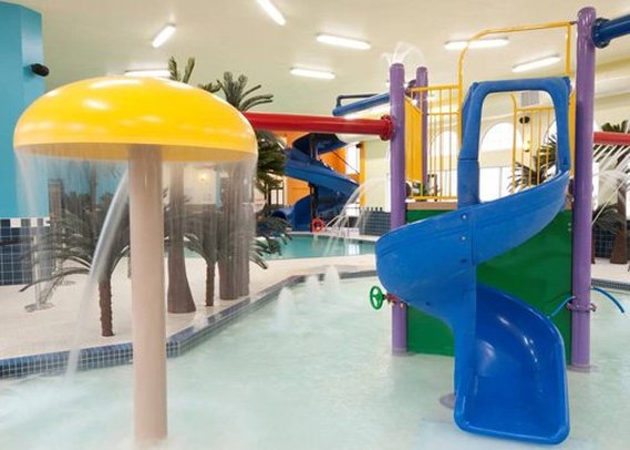 Econo Lodge Inn & Suites