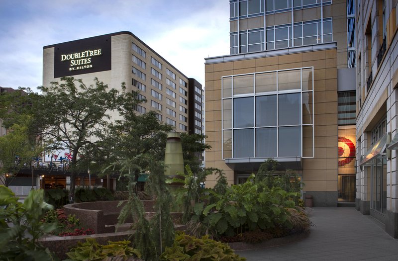 DoubleTree Suites by Hilton Minneapolis Downtown