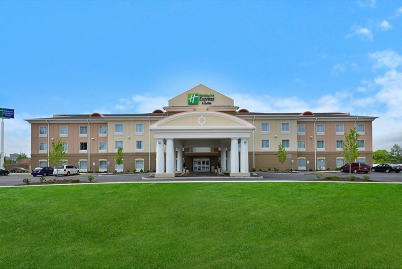Holiday Inn Express & Suites Utica